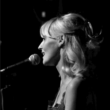 Sarah Jane Hassell @ The Tasting Rooms (picture: Folkestone Harbour Arm)