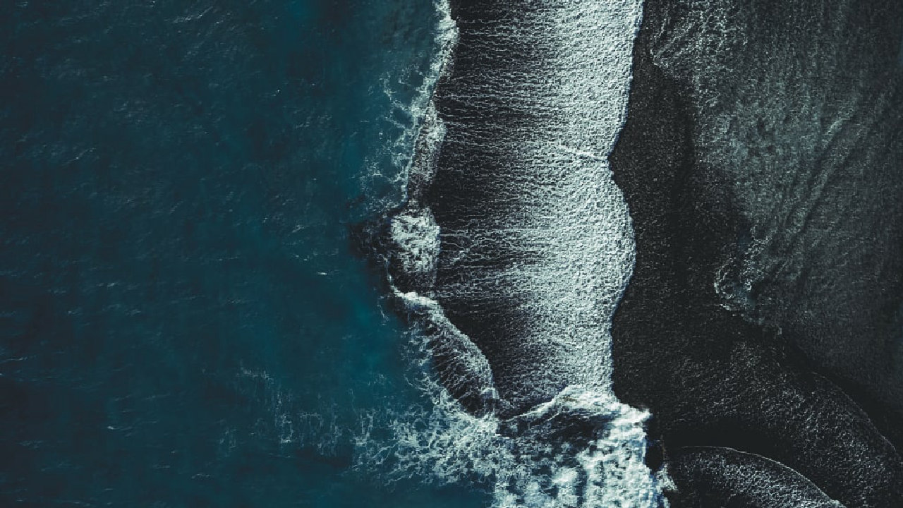 Breaking the Waves (picture: Theatre Royal Brighton)