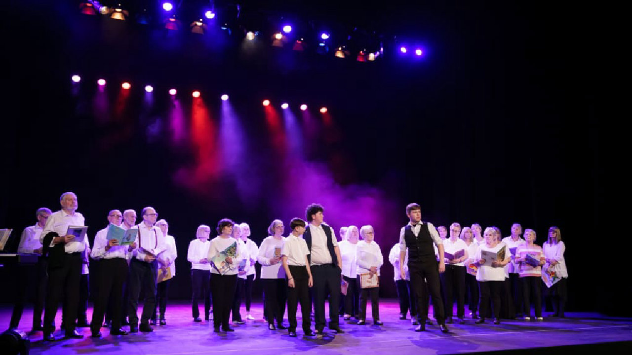 Community Chorus (picture: Theatre Royal Brighton)