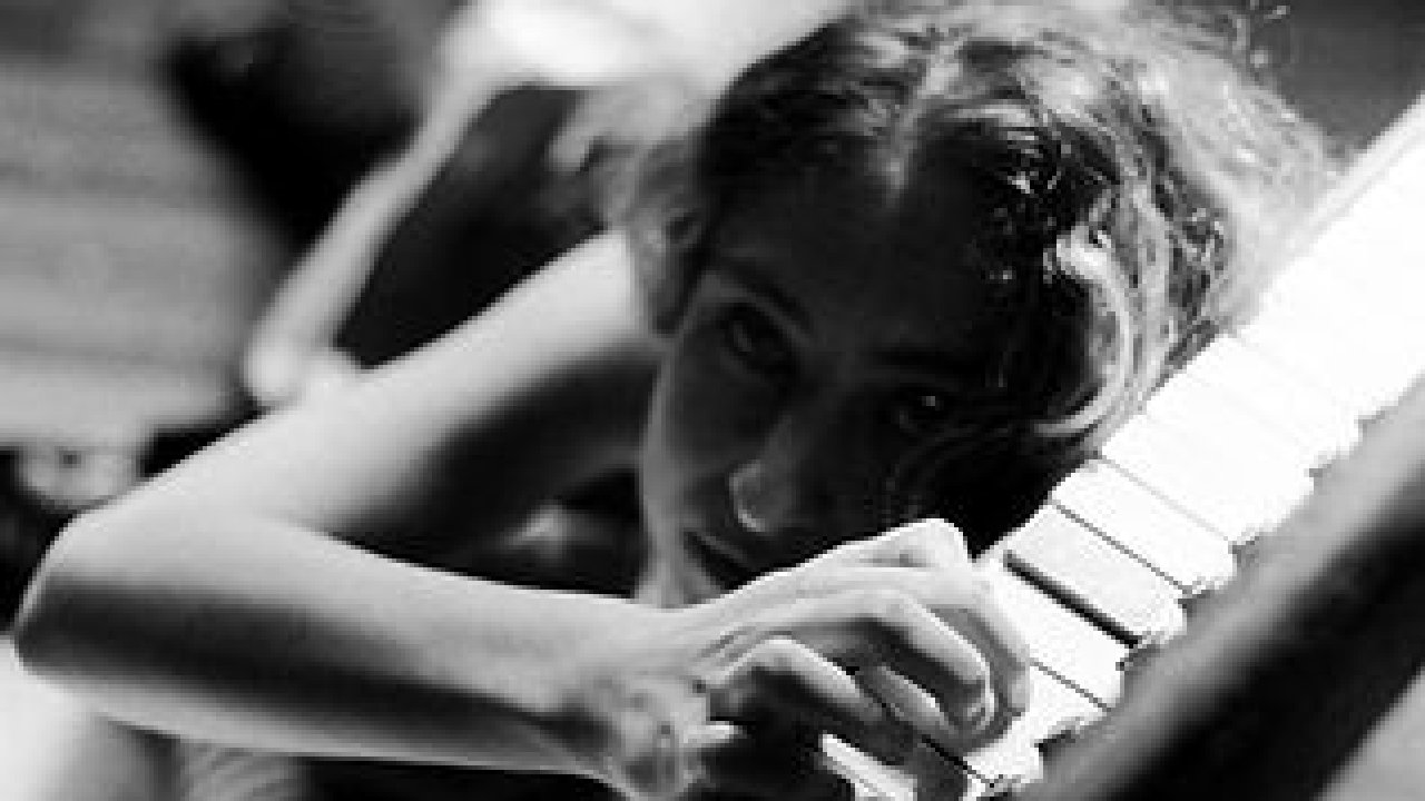 Carolina Cury (picture: The Folklore Rooms)
